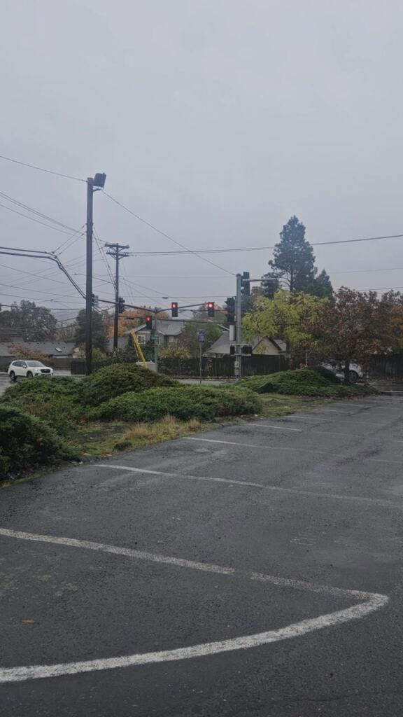 Both of Gladstone’s traffic lights are in flash due to power outages.