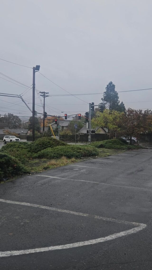 Both of Gladstone’s traffic lights are in flash due to power outages.