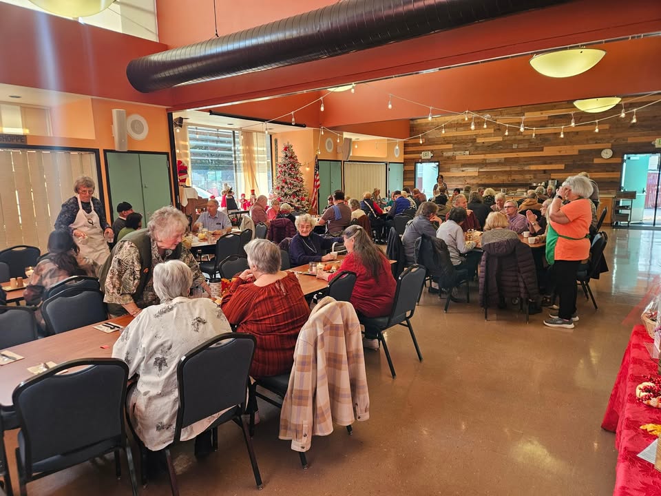 🖤🧡 We’re down here at the Community Centersenior center for Friendsgiving.