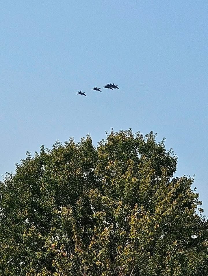 Who caught the Blue Angels flying over Gladstone?